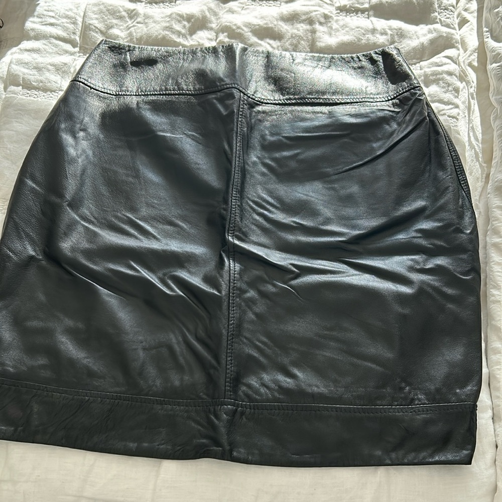 Sarah Pacini lamb skin leather mini skirt
